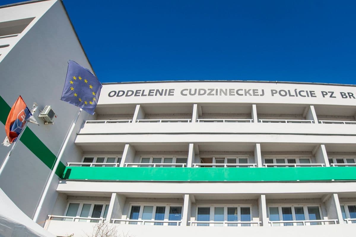 Переїзд, шлюб, новий паспорт? Треба повідомити поліцію